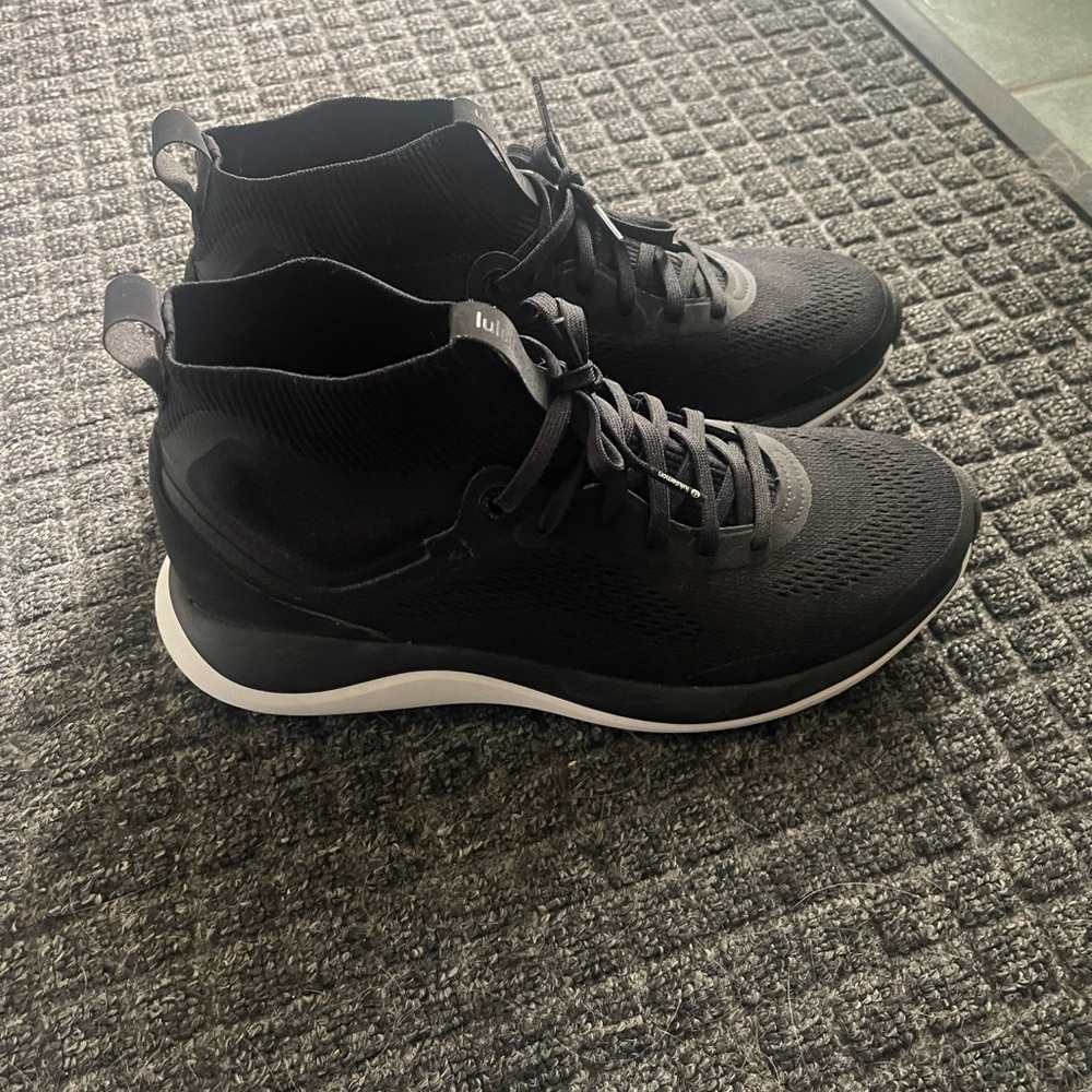 Lululemon chargefeel mid workout shoe